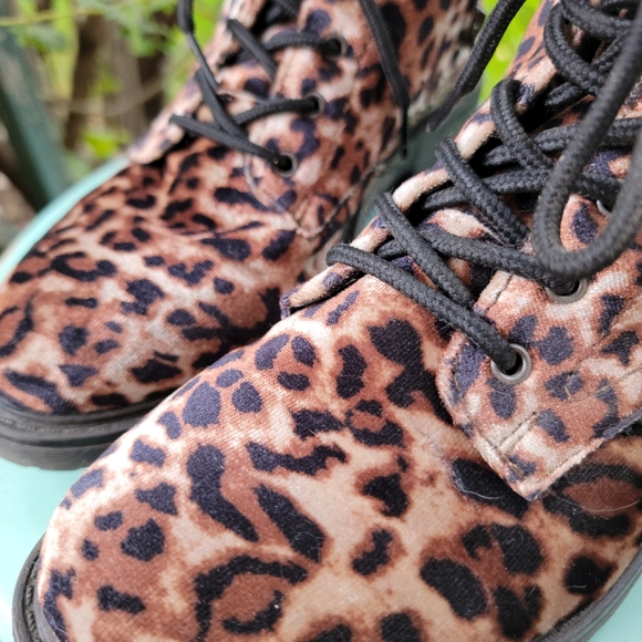 Velvet cheeta combat lace up ankle boots 8.5 - Picture 3 of 9